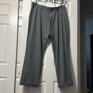 Men’s pleated dress pants